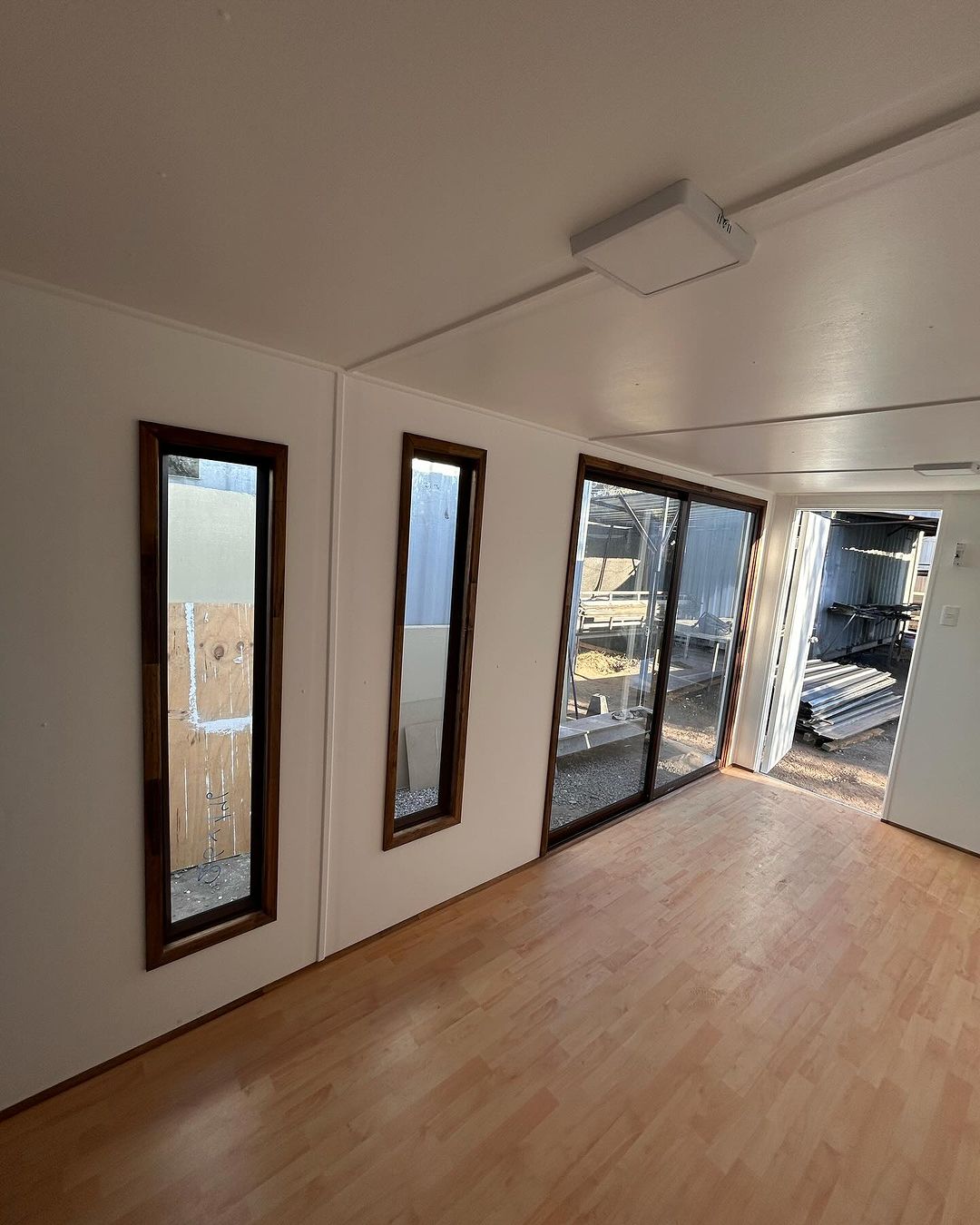 Contentor de escritório 6×2,42 m - 15 m² (Ref: 20123)