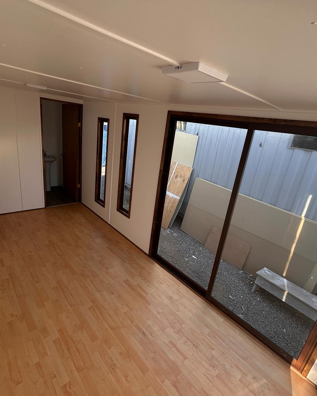 Contentor de escritório 6×2,42 m - 15 m² (Ref: 20123)